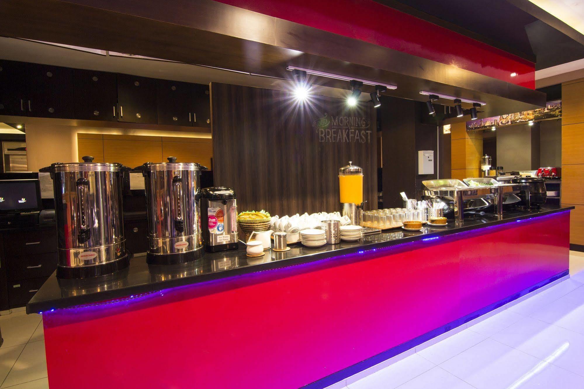 Citi M Hotel Gambir Джакарта Экстерьер фото